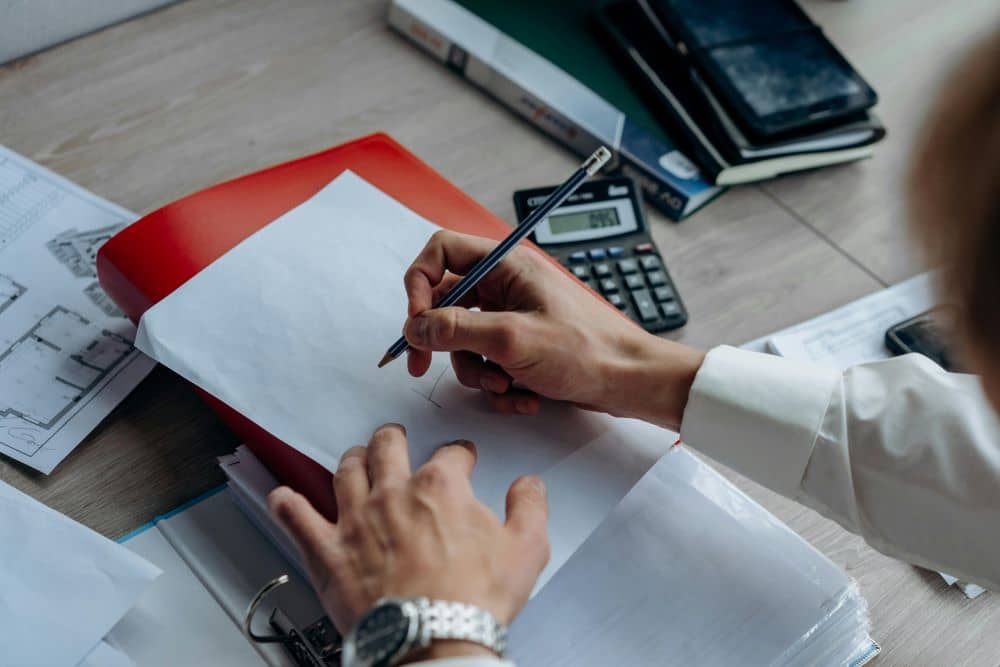 Opłaty sądowe przy zakupie mieszkania – poradnik prawny